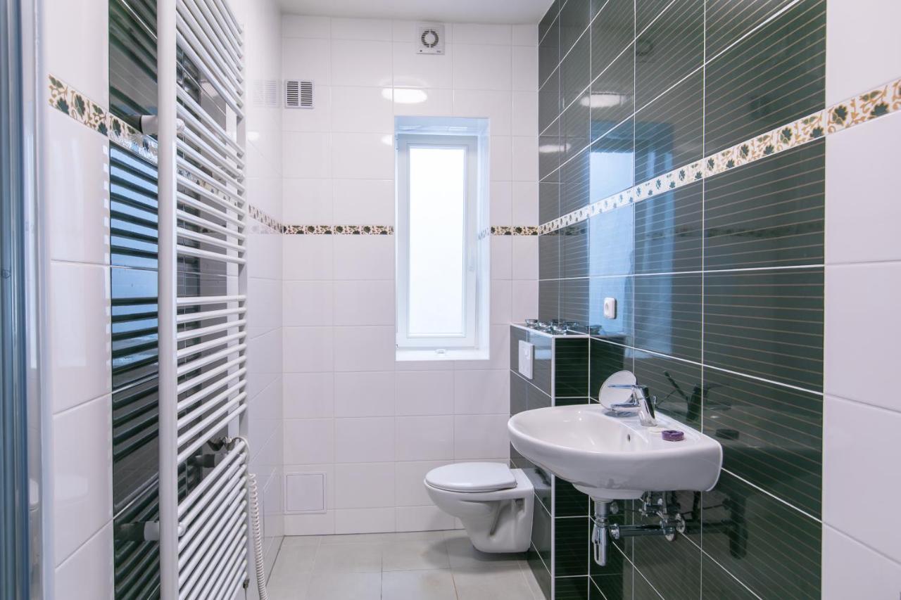 Cozy Apartment In Quiet Courtyard Near Charles Bridge Praha Eksteriør bilde
